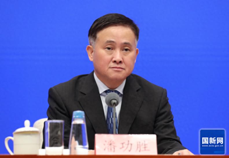 央行宣布降息+房贷_金融支持经济高质量发展_降低存款准备金率政策利率