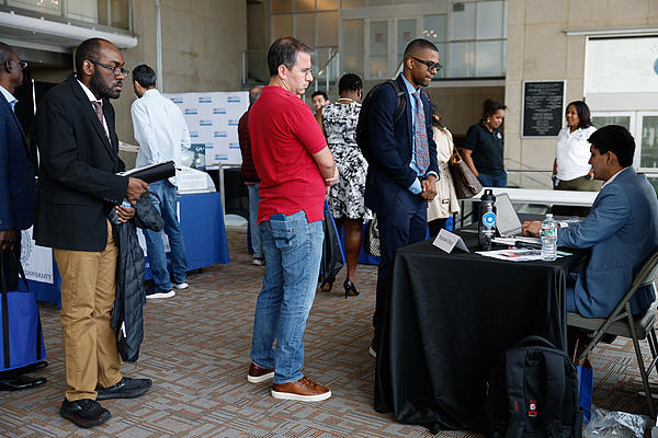 鲍威尔关税政策致通胀_美联储降息25基点_降息与通缩