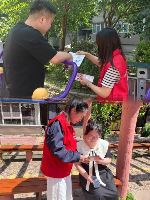 2025年上半年华夏银行信用卡中心聚焦重点群体开展宣传活动