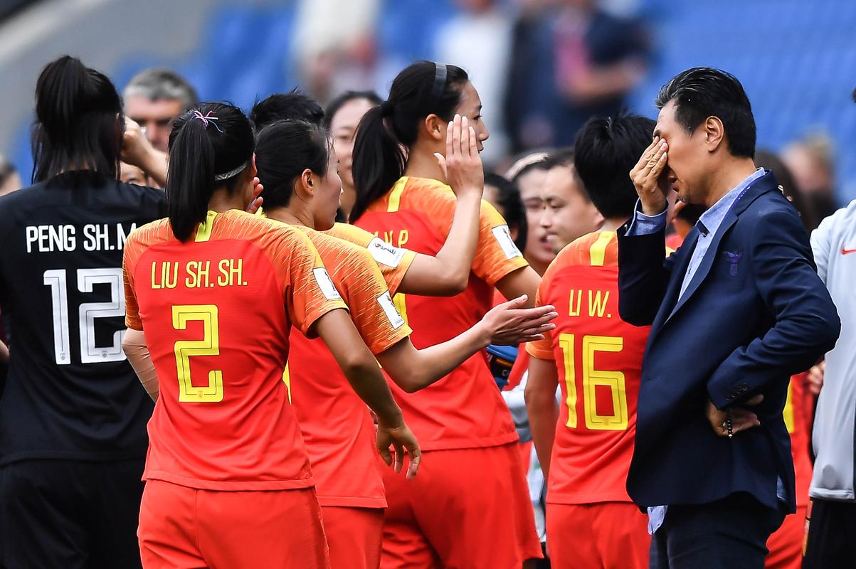 支付宝砸10亿支持女足，你的十年财富目标是多少？