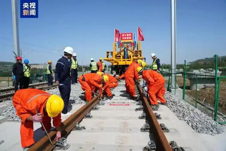 川藏铁路新藏铁路雅鲁藏布江超级水电站_西部大开发巨额资金从哪里来_西部超级工程